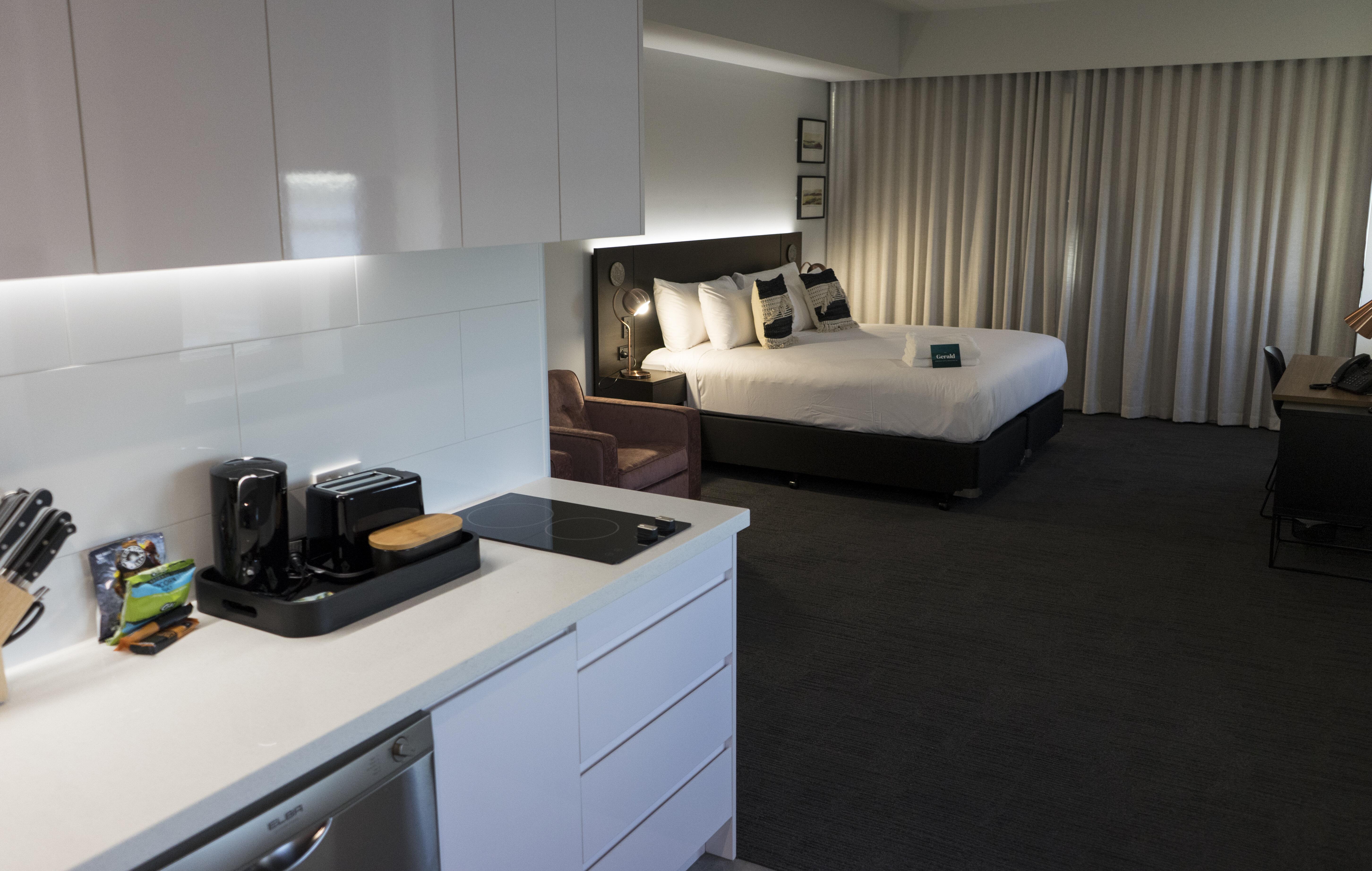 The Gerald Apartment Hotel Джералдтон Екстериор снимка